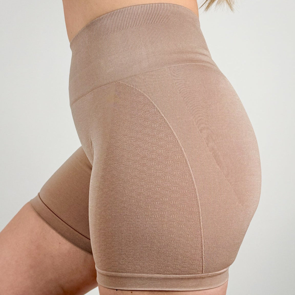 Performance Shorts Latte